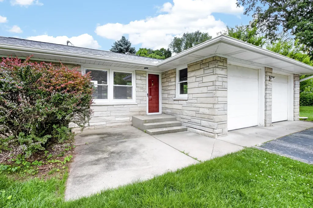 75 Hillside Drive Pennfield Charter Township MI 49017