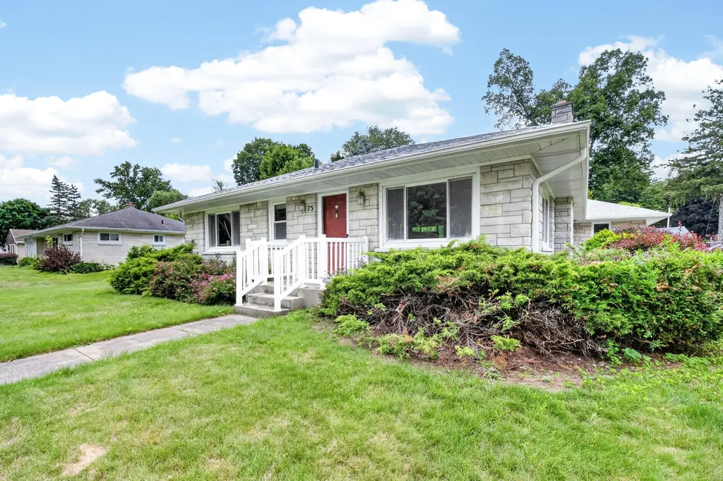 75 Hillside Drive Pennfield Charter Township MI 49017