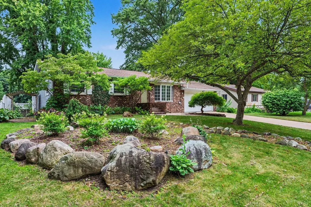 203 Dundee Drive Emmett Charter Township MI 49014