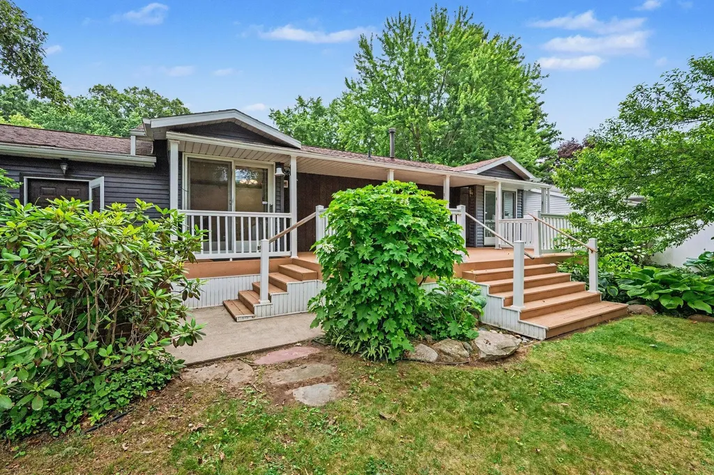 203 Dundee Drive Emmett Charter Township MI 49014