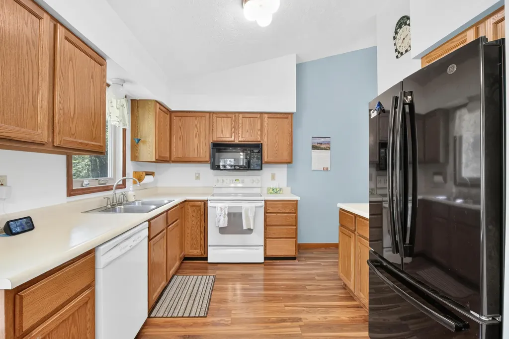 7750 N 32nd Street Richland Village MI 49083
