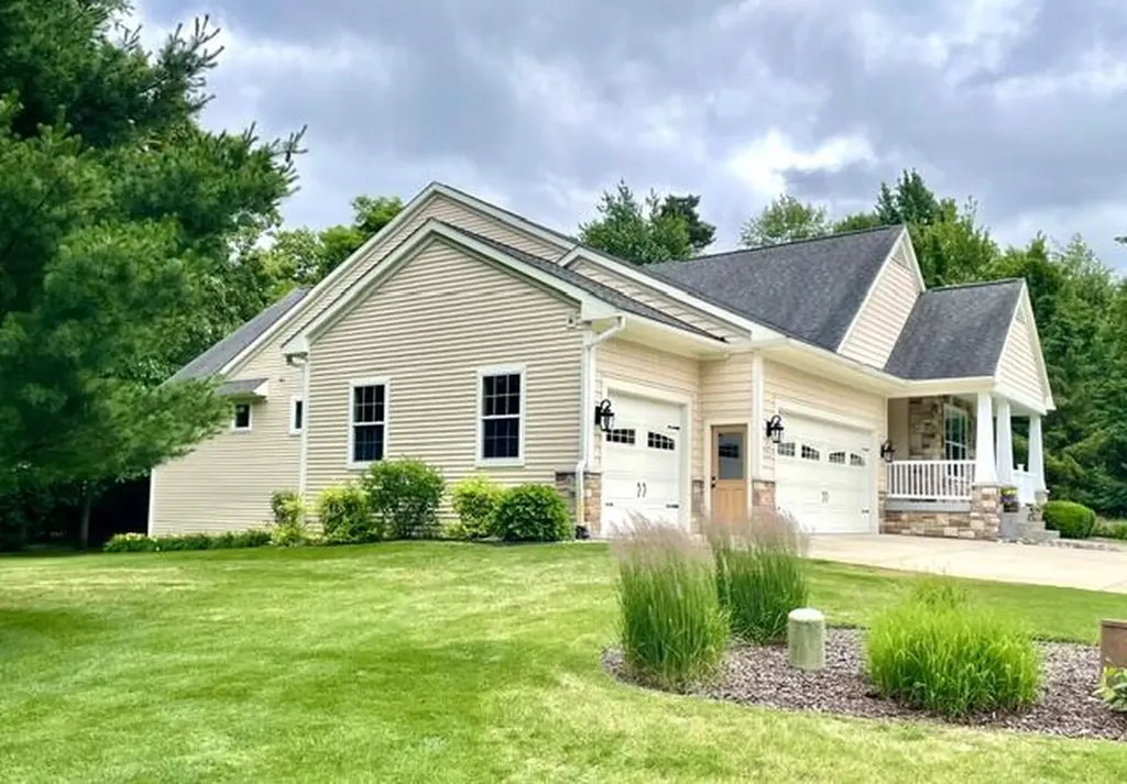 5533 S Red Pine Circle Texas Charter Township MI 49009