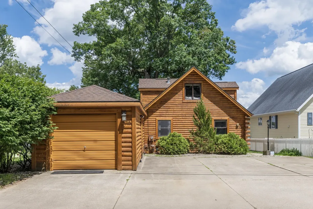 9715 Woodlawn Drive Portage City MI 49002