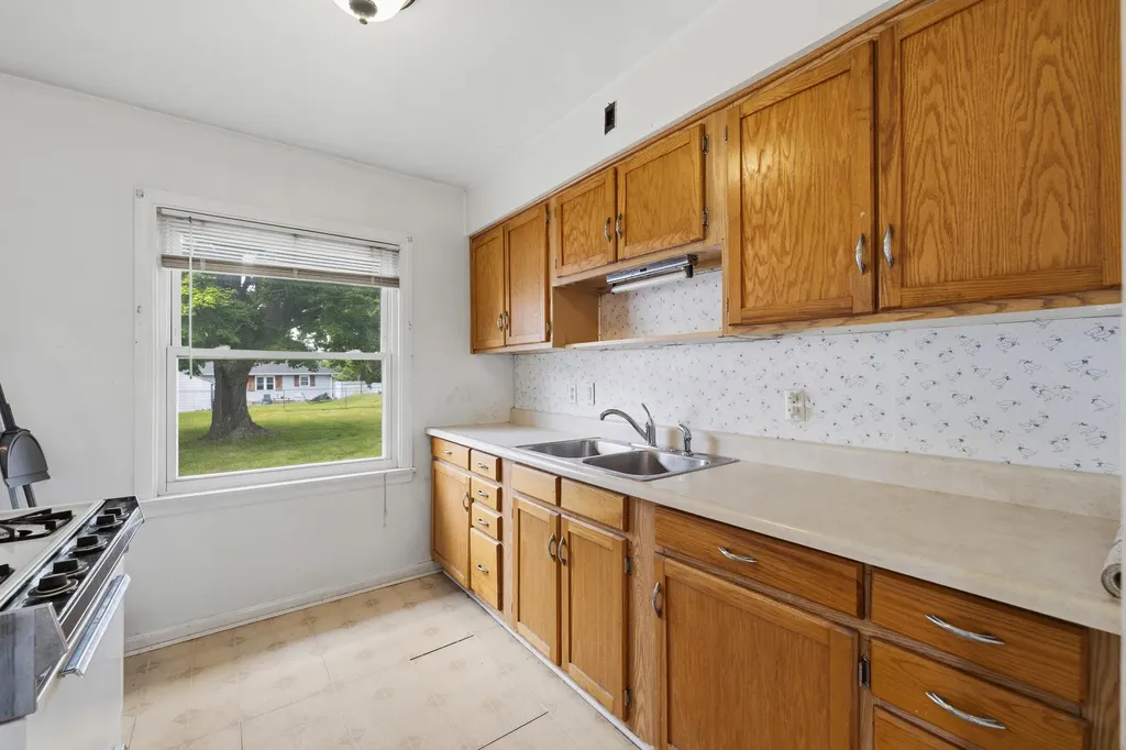 2009 Cambridge Drive Kalamazoo City MI 49001