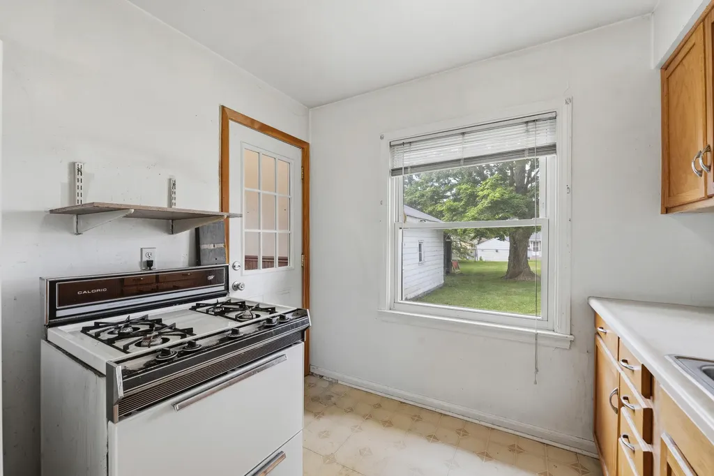 2009 Cambridge Drive Kalamazoo City MI 49001