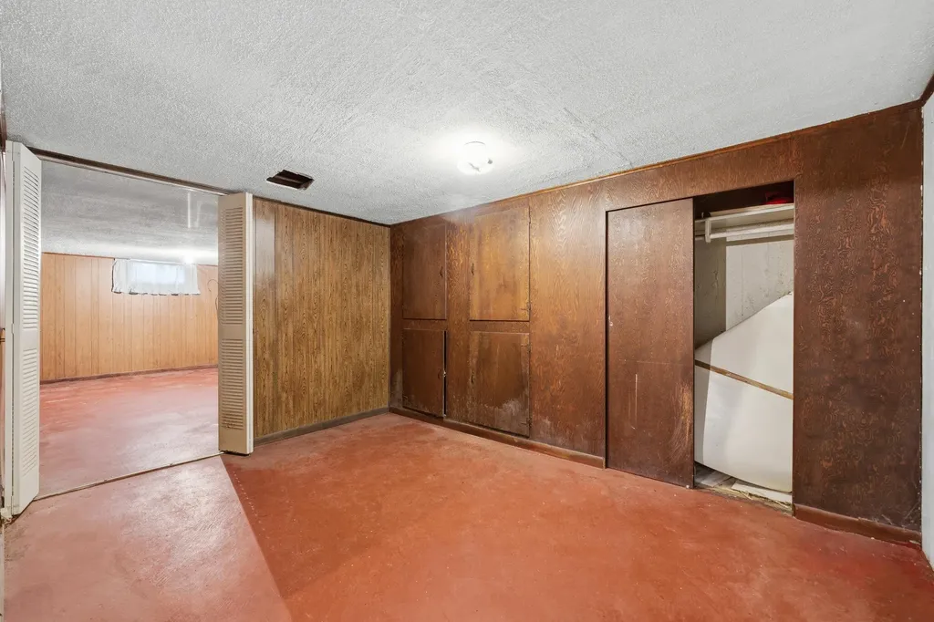 2009 Cambridge Drive Kalamazoo City MI 49001
