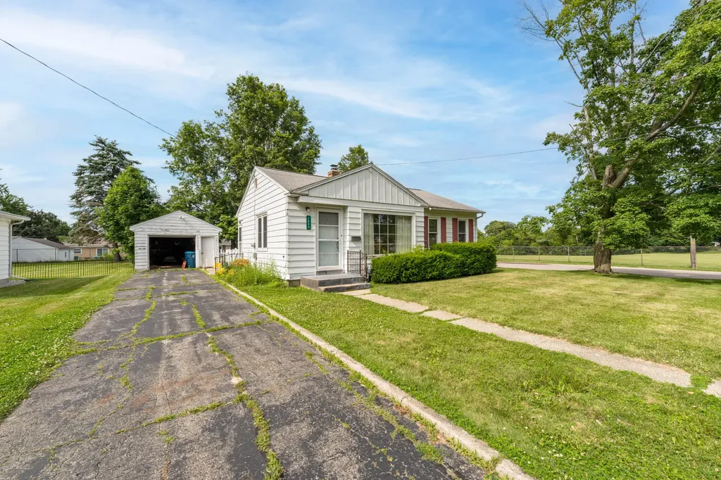 2009 Cambridge Drive Kalamazoo City MI 49001