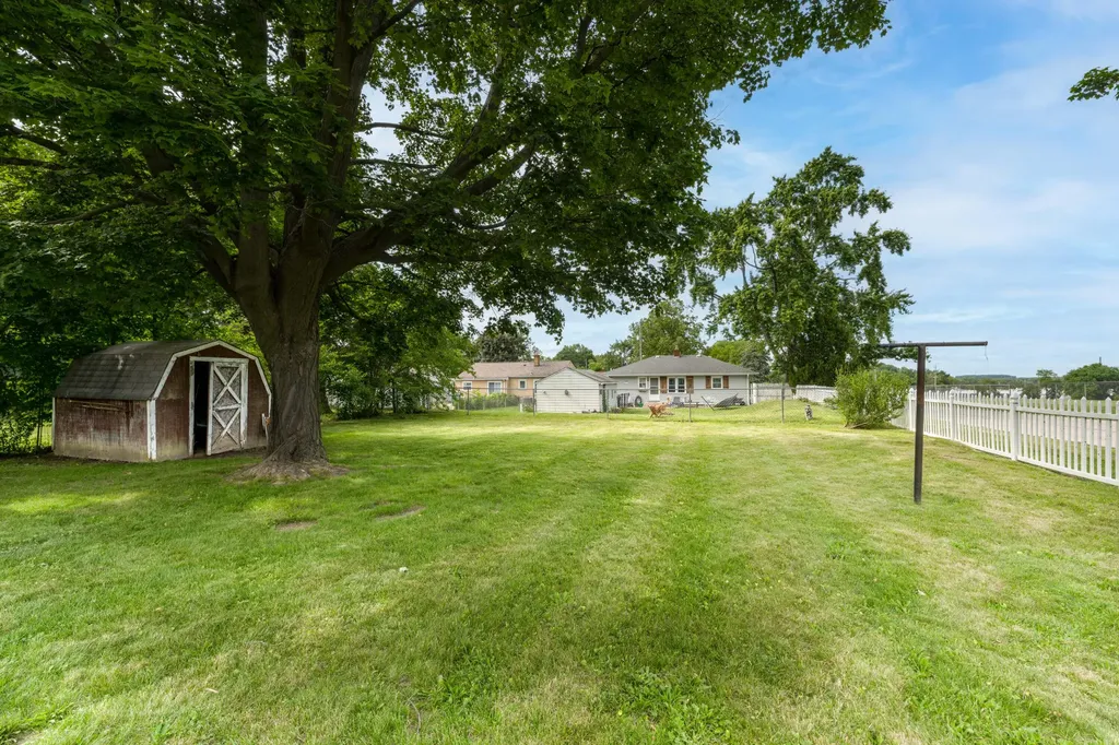 2009 Cambridge Drive Kalamazoo City MI 49001