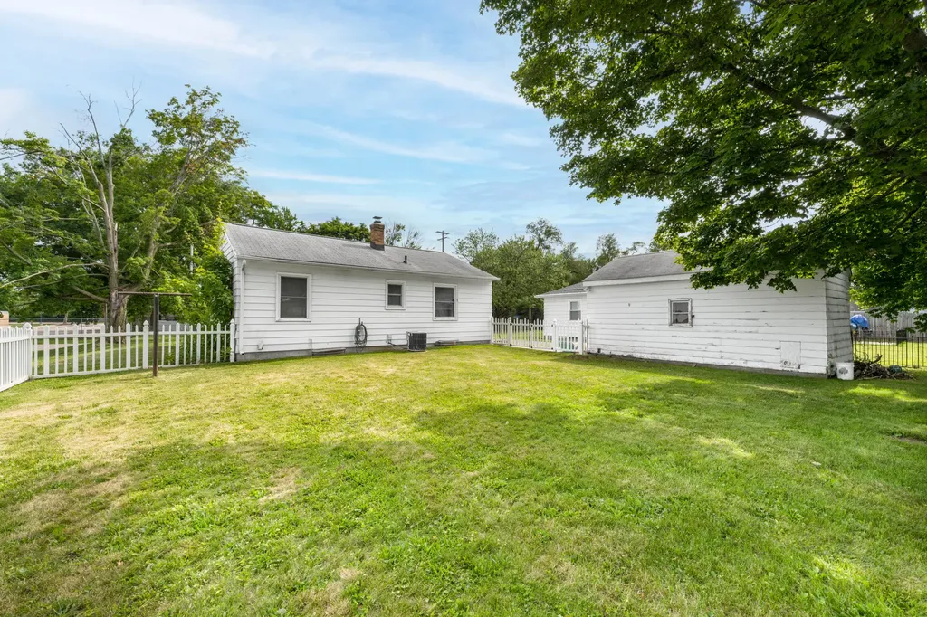 2009 Cambridge Drive Kalamazoo City MI 49001