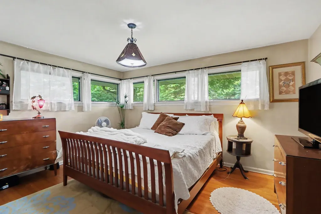 4309 Sunnybrook Drive Kalamazoo City MI 49008