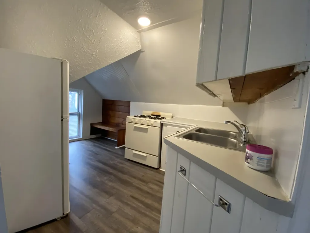 609 Pearl Street Kalamazoo City MI 49007