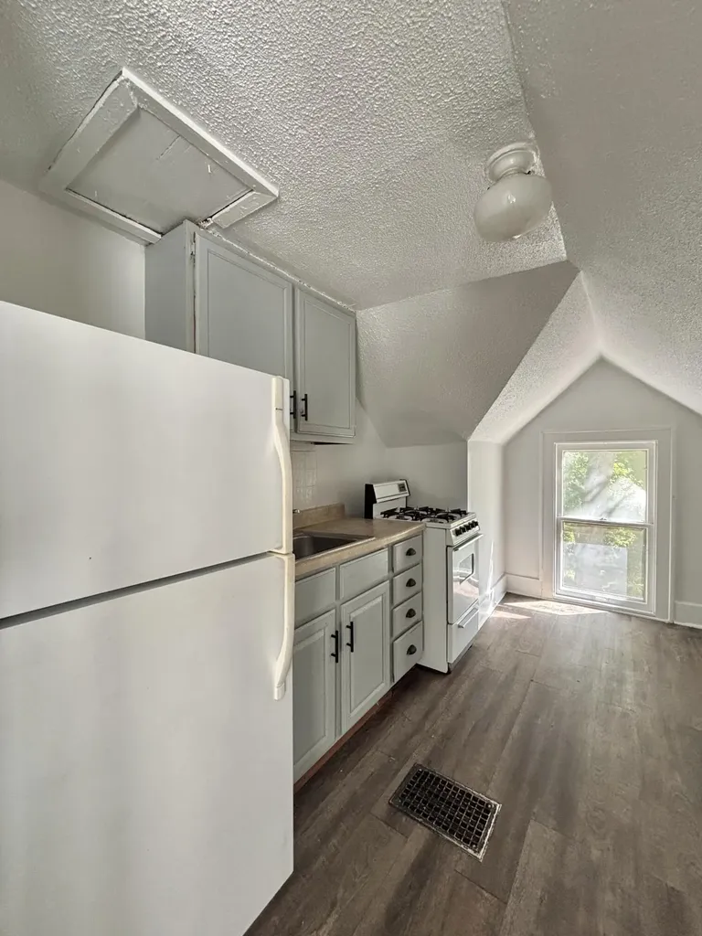 609 Pearl Street Kalamazoo City MI 49007