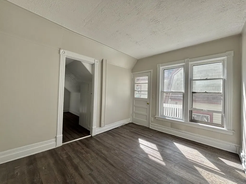 609 Pearl Street Kalamazoo City MI 49007