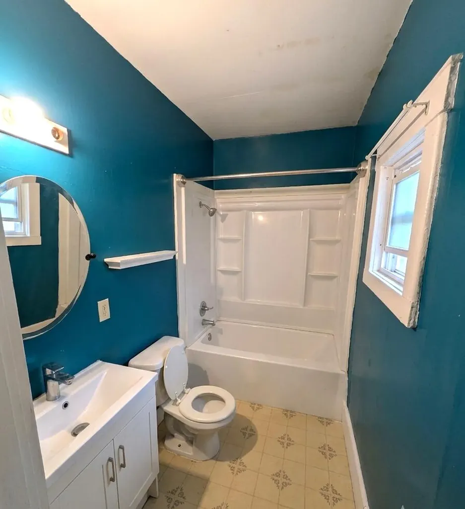 1133 Division Street Kalamazoo City MI 49001