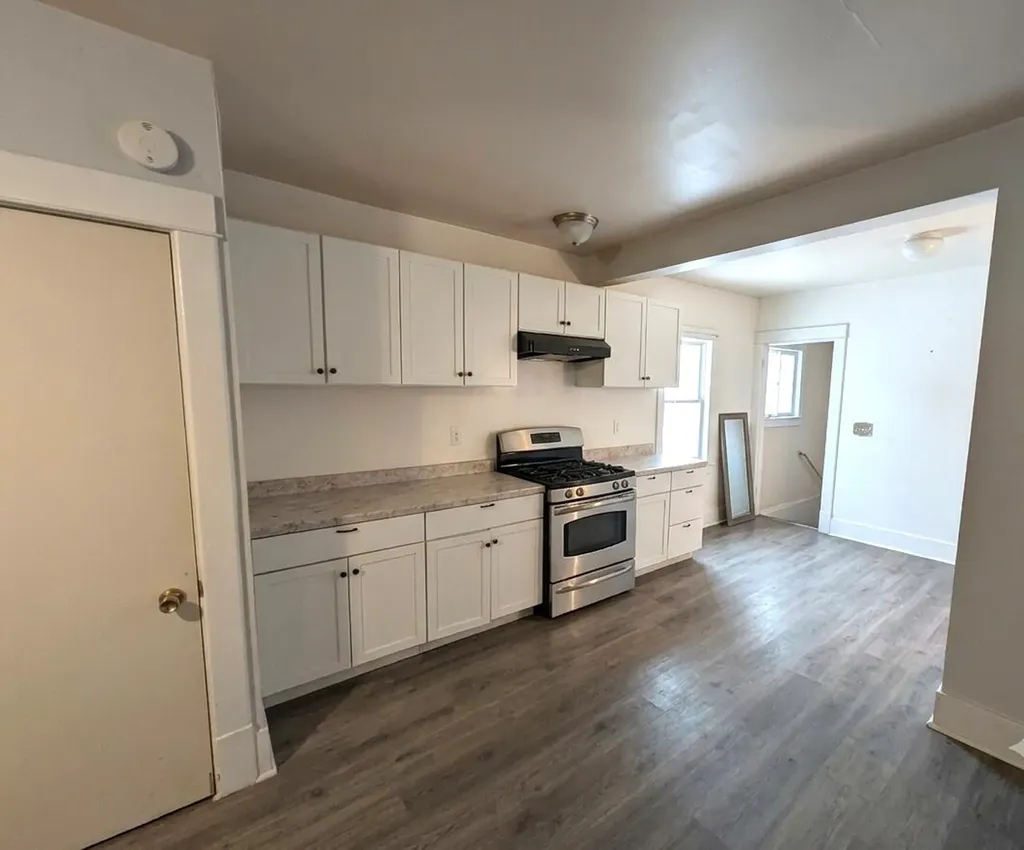 1133 Division Street Kalamazoo City MI 49001