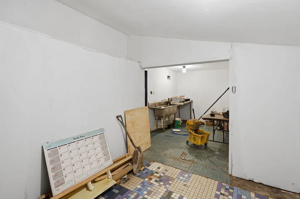 31011 M 60 Leonidas Township MI 49066