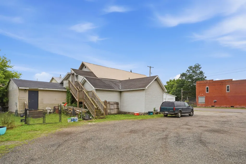 31011 M 60 Leonidas Township MI 49066