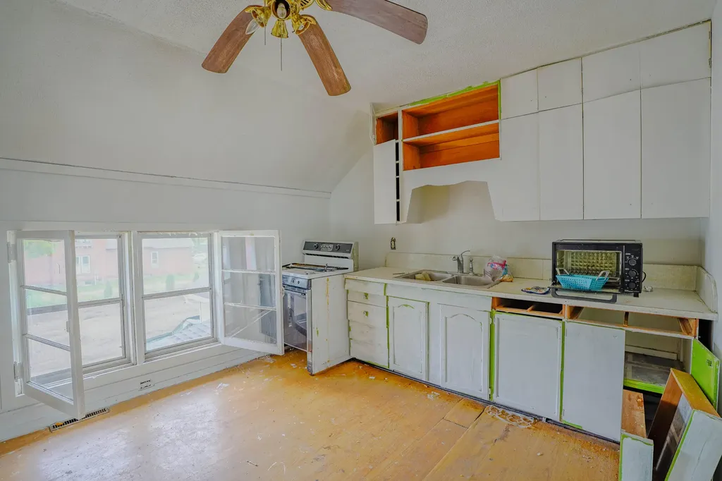 31011 M 60 Leonidas Township MI 49066