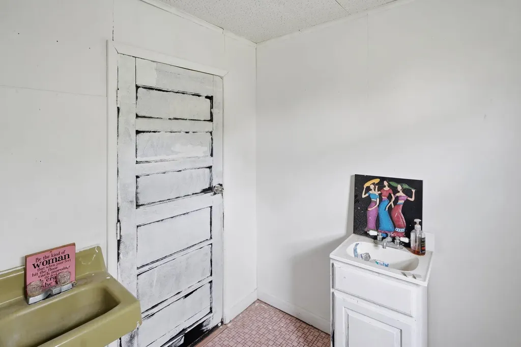 31011 M 60 Leonidas Township MI 49066