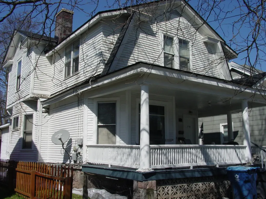 718 W Cedar Street Kalamazoo City MI 49007