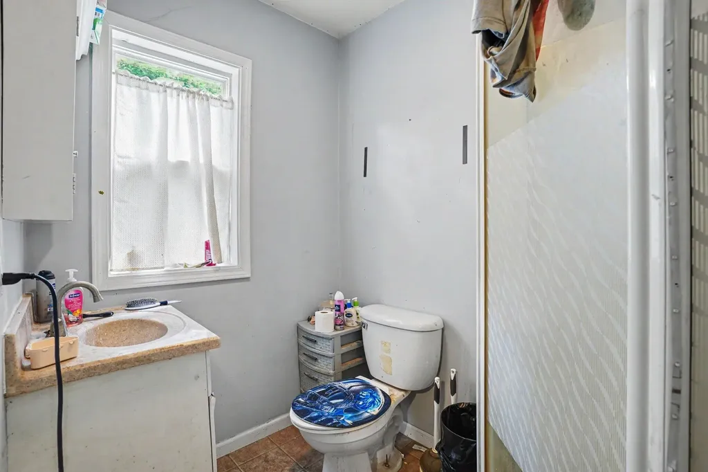 749 Hutchinson Street Kalamazoo City MI 49008