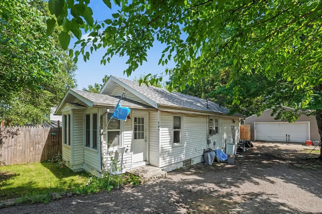749 Hutchinson Street Kalamazoo City MI 49008