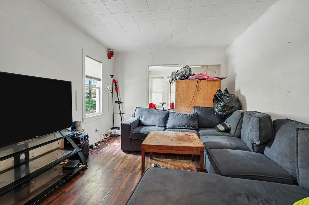 749 Hutchinson Street Kalamazoo City MI 49008