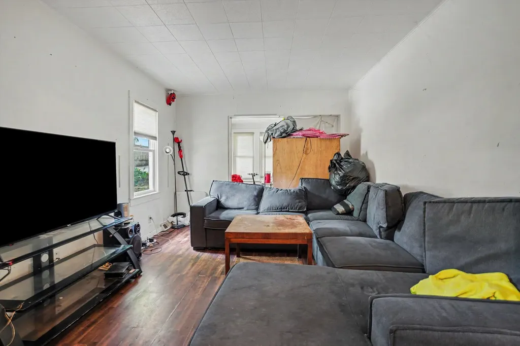 749 Hutchinson Street Kalamazoo City MI 49008