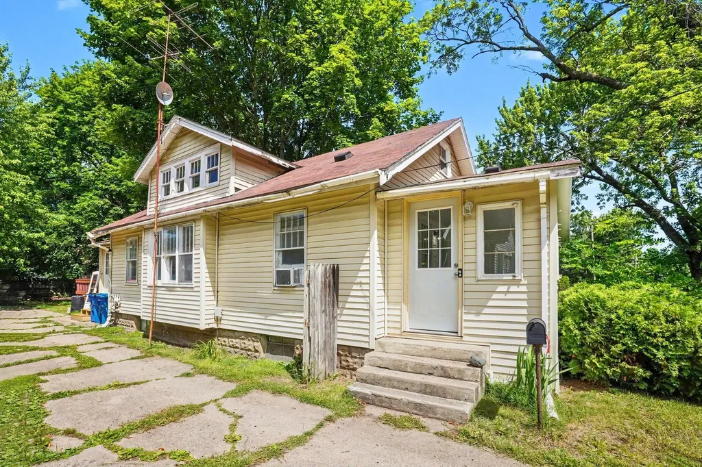 607 Ira Avenue Kalamazoo Charter Township MI 49048