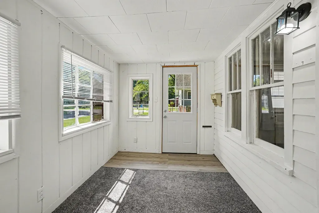 607 Ira Avenue Kalamazoo Charter Township MI 49048