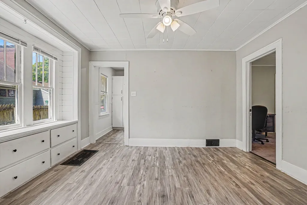 607 Ira Avenue Kalamazoo Charter Township MI 49048