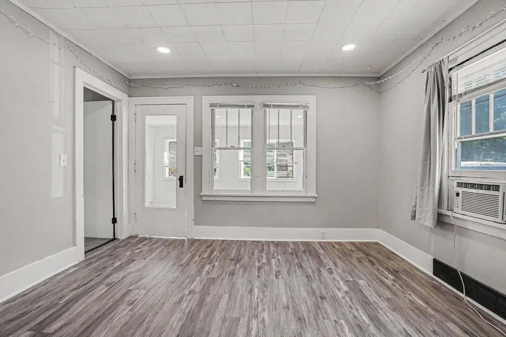 607 Ira Avenue Kalamazoo Charter Township MI 49048
