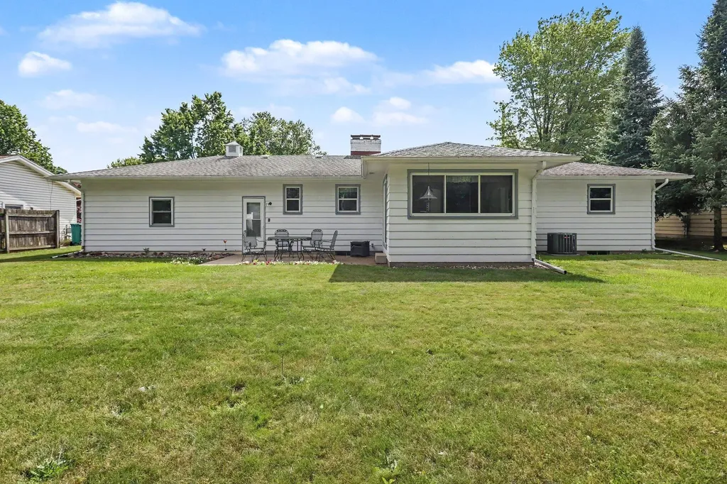 8904 Dolphin Street Portage City MI 49024