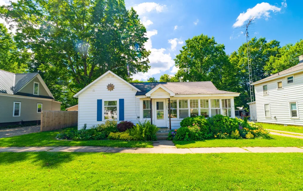 227 N Franklin Street Lawton Village MI 49065