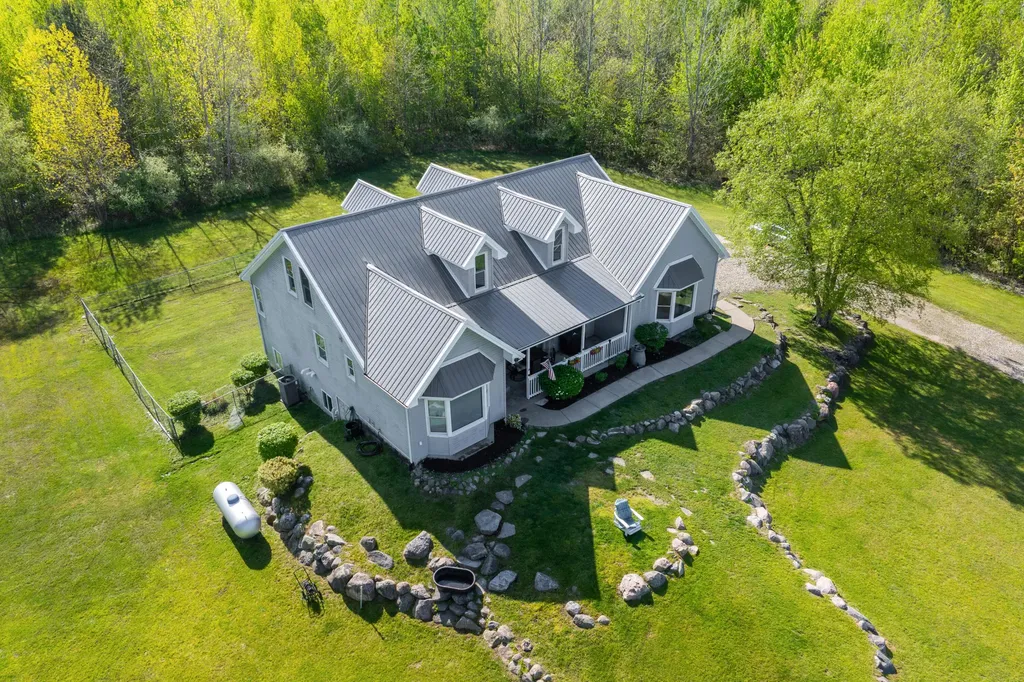 42083 40th Street Waverly Township MI 49079