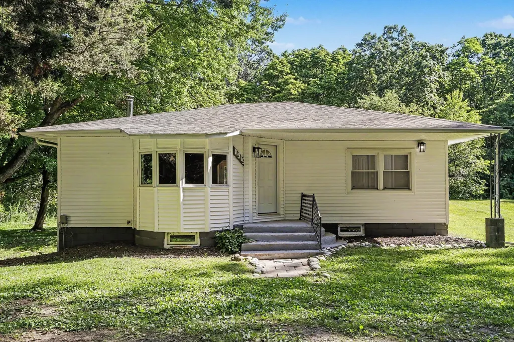 11915 E L Avenue Charleston Township MI 49053