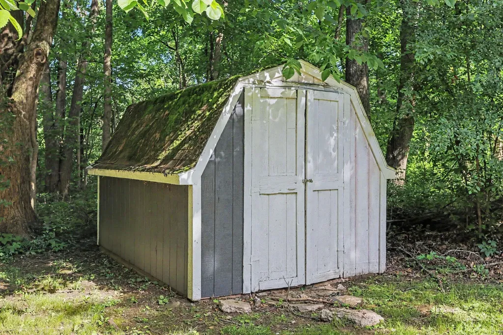11915 E L Avenue Charleston Township MI 49053