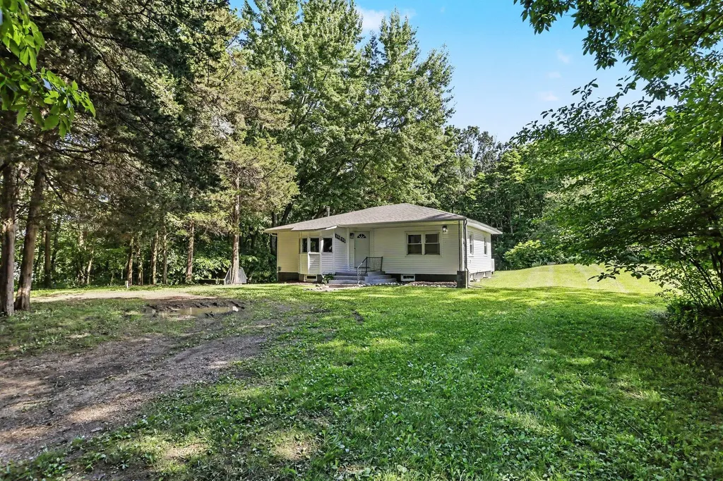 11915 E L Avenue Charleston Township MI 49053