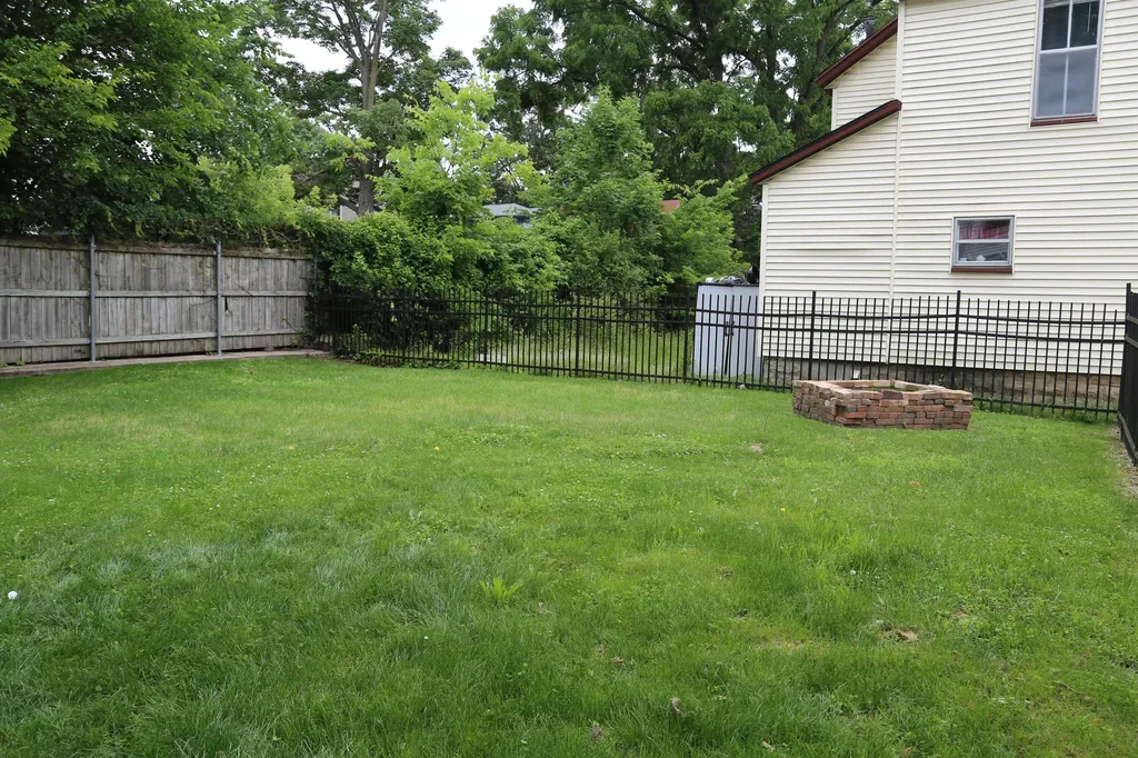 826 Normal Court Kalamazoo City MI 49007