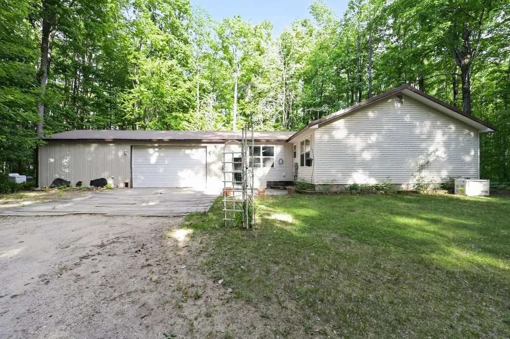 4087 Hillandale Circle Star Township MI 49730