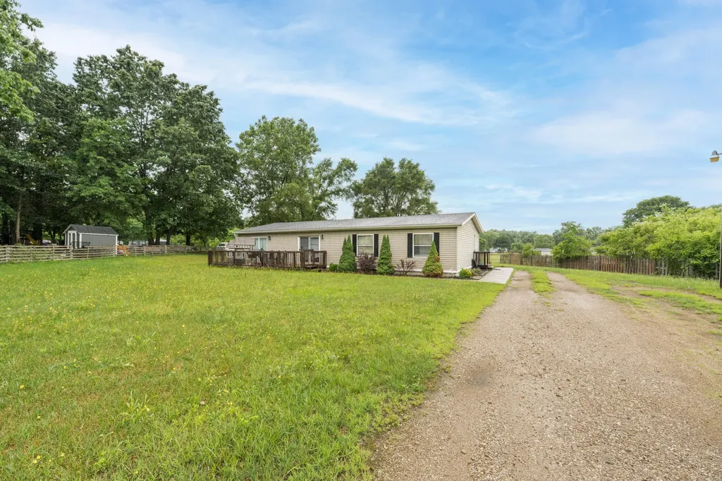 430 N Blue Creek Road Benton Charter Township MI 49022