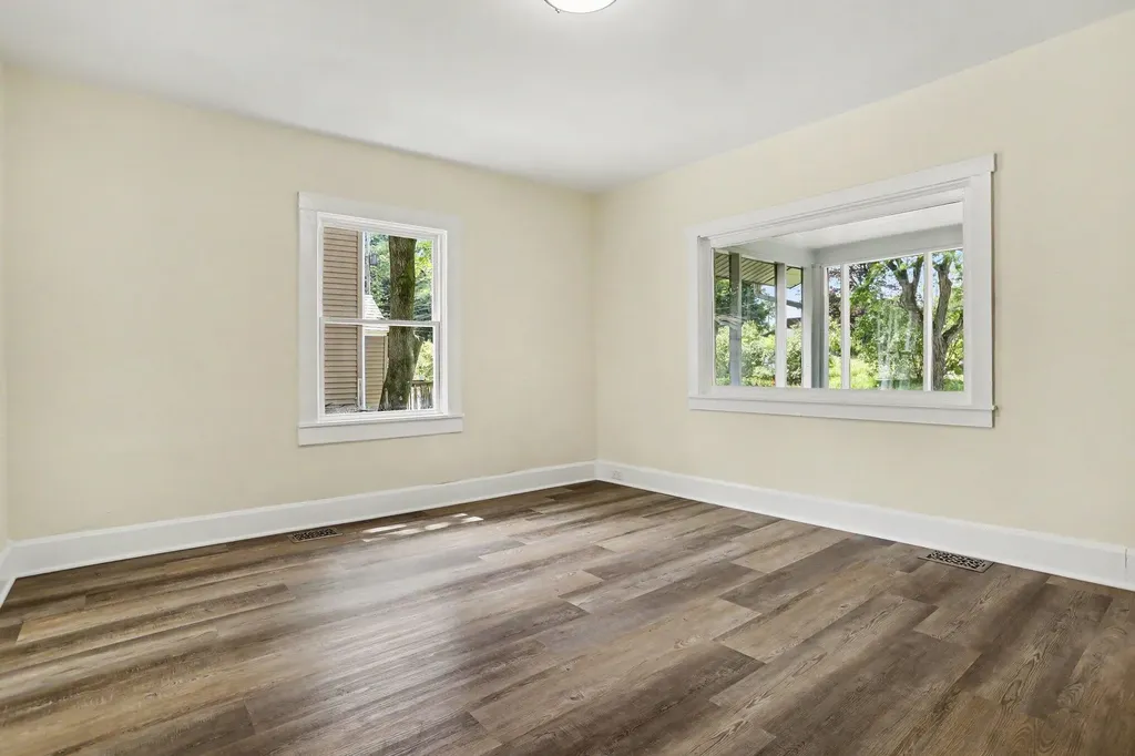 320 Trimble Avenue Kalamazoo City MI 49048
