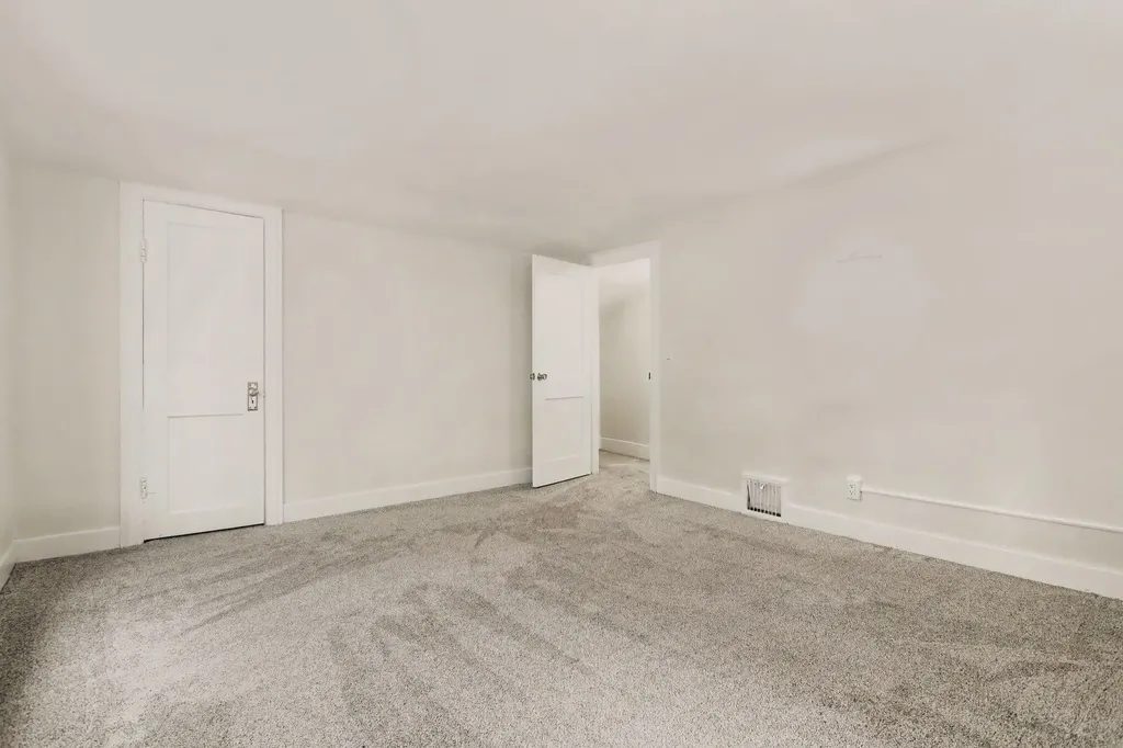 320 Trimble Avenue Kalamazoo City MI 49048