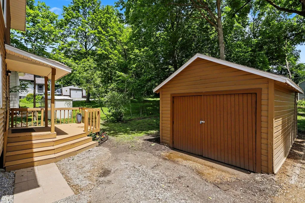 320 Trimble Avenue Kalamazoo City MI 49048