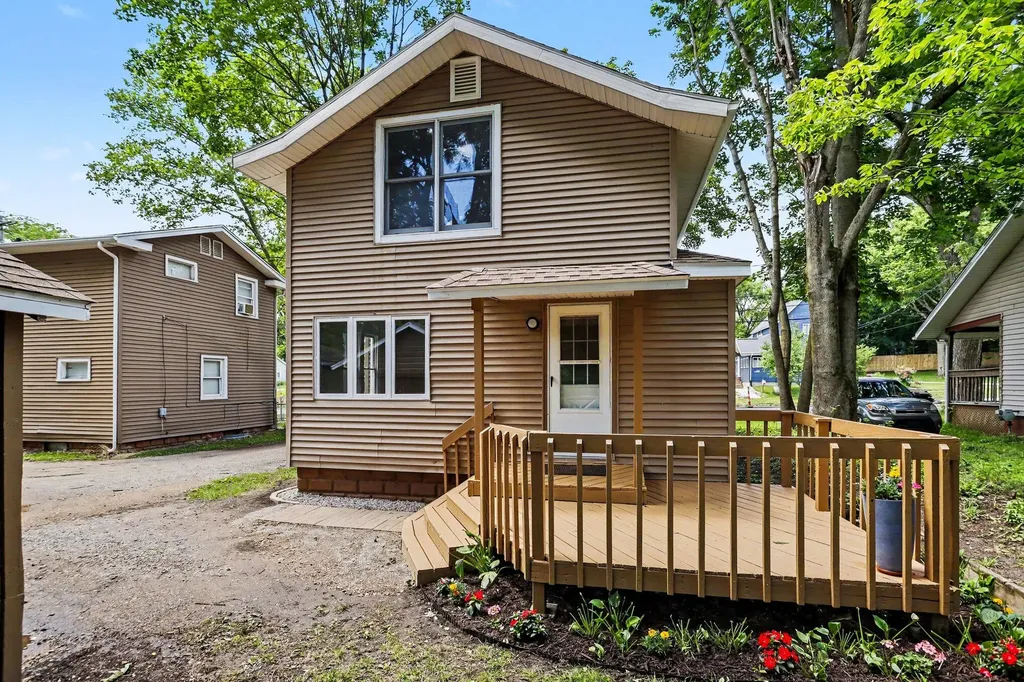 320 Trimble Avenue Kalamazoo City MI 49048