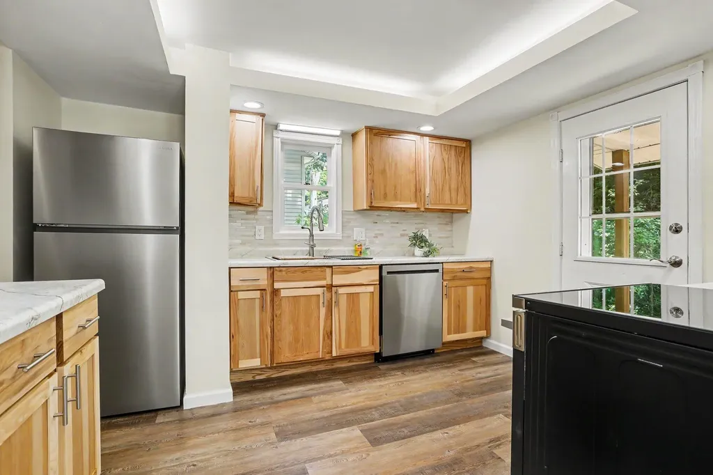 320 Trimble Avenue Kalamazoo City MI 49048