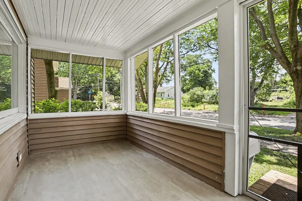 320 Trimble Avenue Kalamazoo City MI 49048