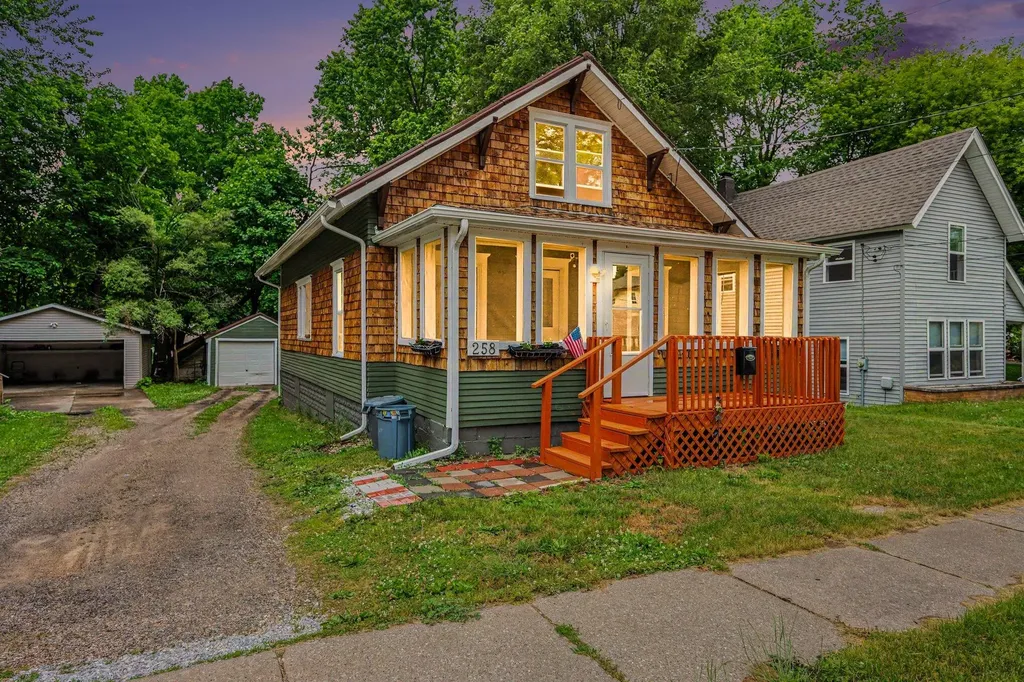 258 Battle Creek Avenue Battle Creek City MI 49015