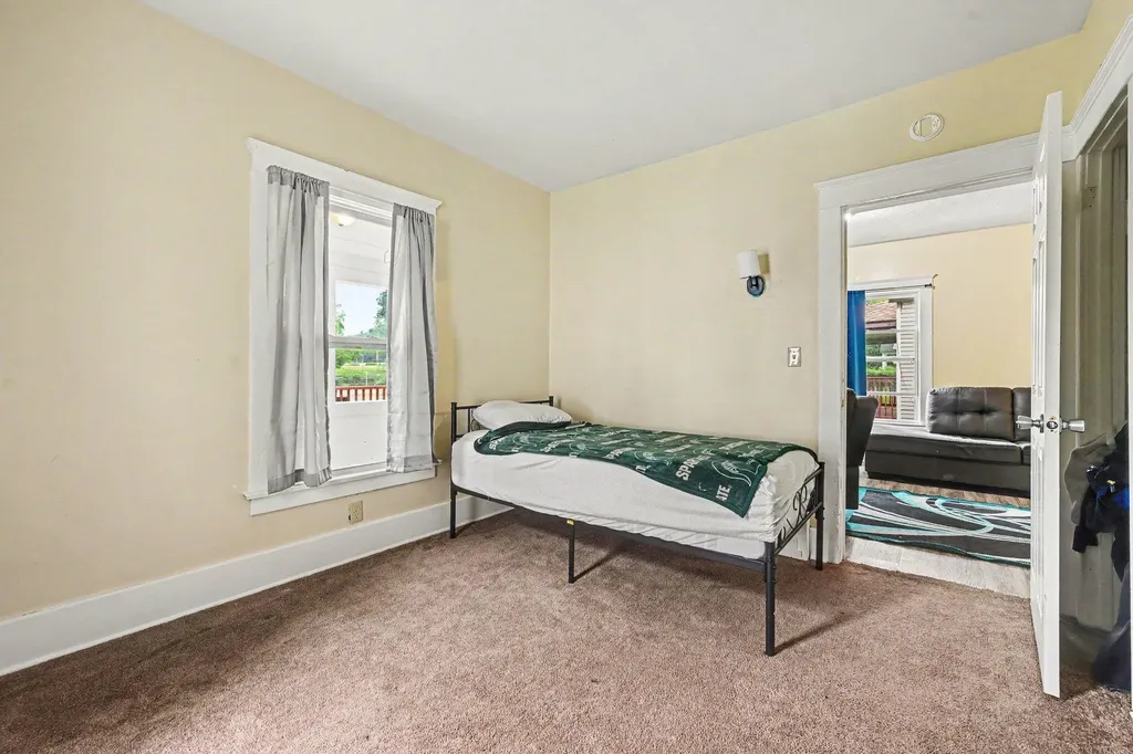 258 Battle Creek Avenue Battle Creek City MI 49015