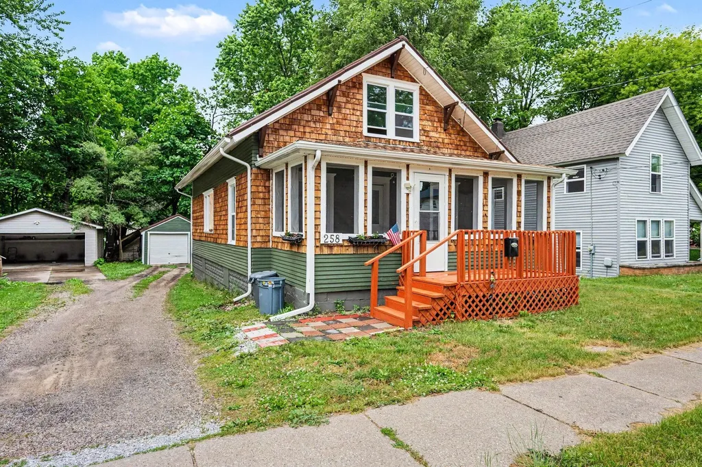 258 Battle Creek Avenue Battle Creek City MI 49015
